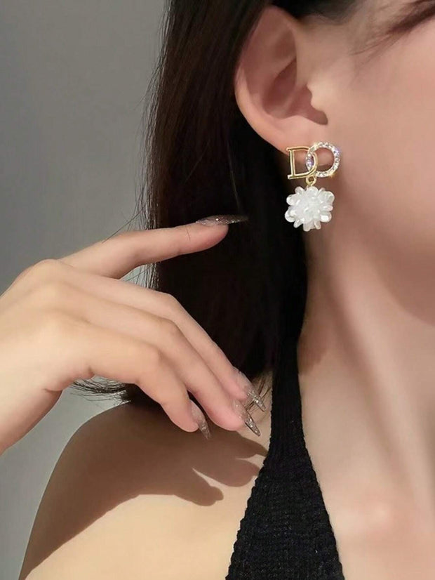 1 Pair Letter D Flower Design Earrings For Women